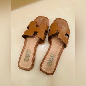 HADYN COGNAC LEATHER sandals. Size 6.